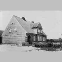085-0027 Schulgebaeude in Rockeimswalde, erbaut 1927.jpg